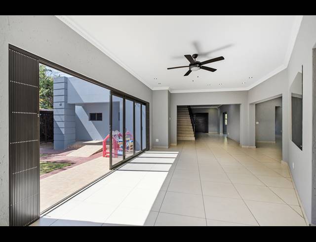 6 BEDROOM HOUSE FOR SALE IN BRYANSTON